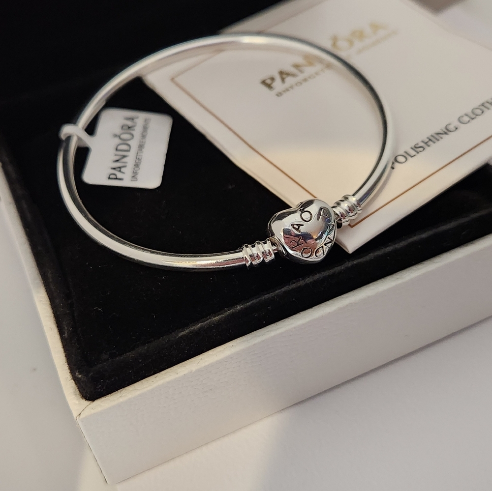 New Pandora Moments Heart Claps Bangle Bracelet for women's size 7.1 inches